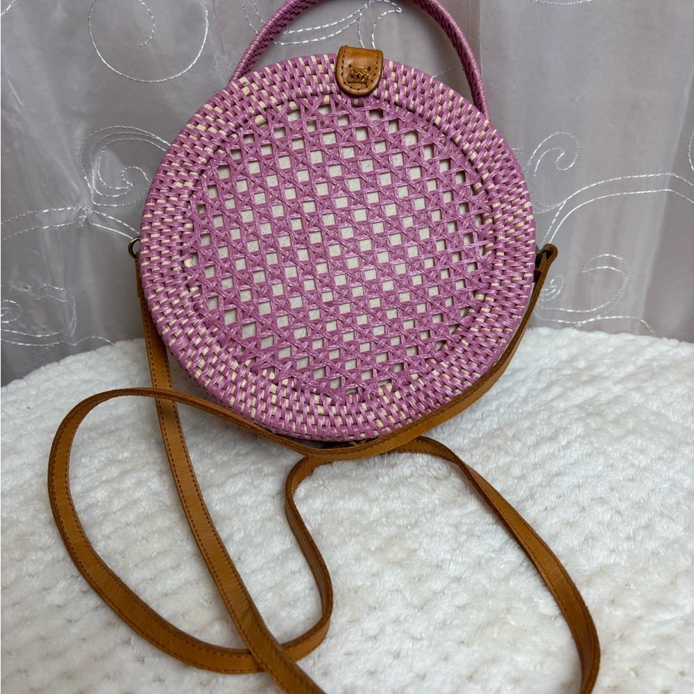 Atabali Rattan Vegan Round Crossbody Purse - Picture 6 of 15